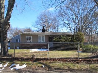 153 Hounslow Rd, Shirley, NY 11967