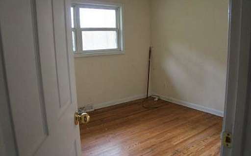 4th image of 989 Dalton St