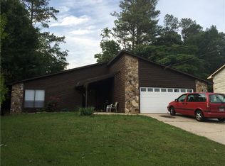 961 Dundee Dr, Lilburn, GA 30047