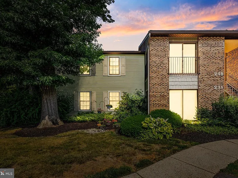 23 W Bluebell Ln #A — Photo 1