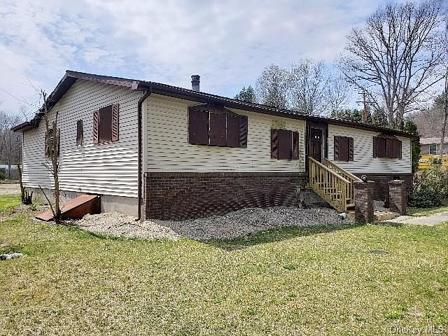 2nd image of 109 Goshen Tpke