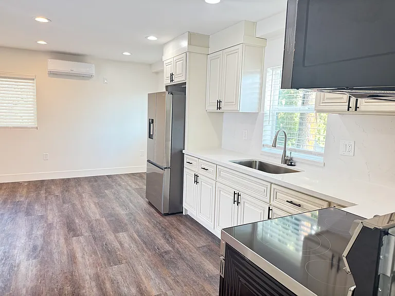 11262 Venice Blvd #A — Photo 4