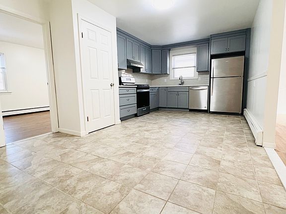 5th image of 76 Front St #2
