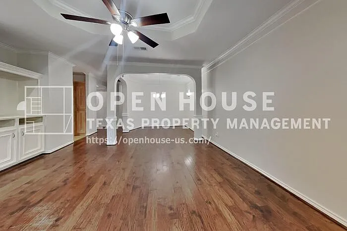 3 bed, 2.5 bath, 2183 sqft, $2,300 — Photo 3