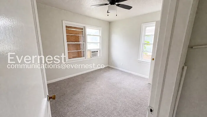 2833 Van Brunt Blvd — Photo 5