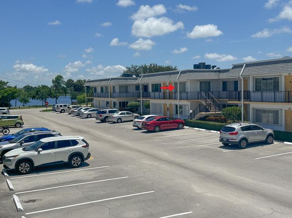 3240 Lake Osborne Dr APT 208