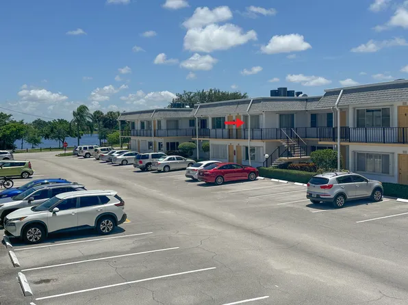 3240 Lake Osborne Dr, Lake Worth, FL