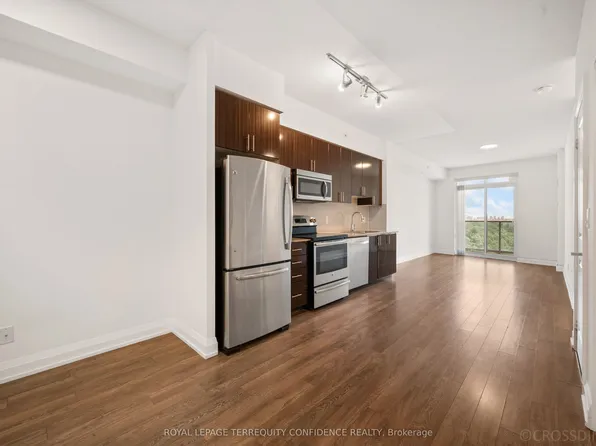 7161 Yonge St Unit 727, Markham, ON L3T 0C8