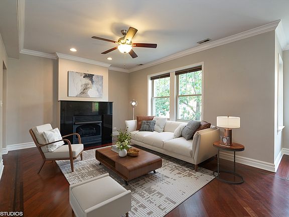 3rd image of 3129 W Palmer Blvd APT 2