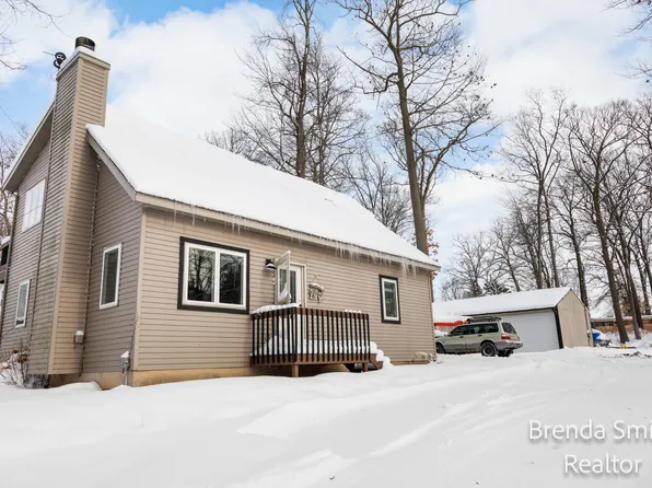 12743 Hillway St, Gowen, MI 49326