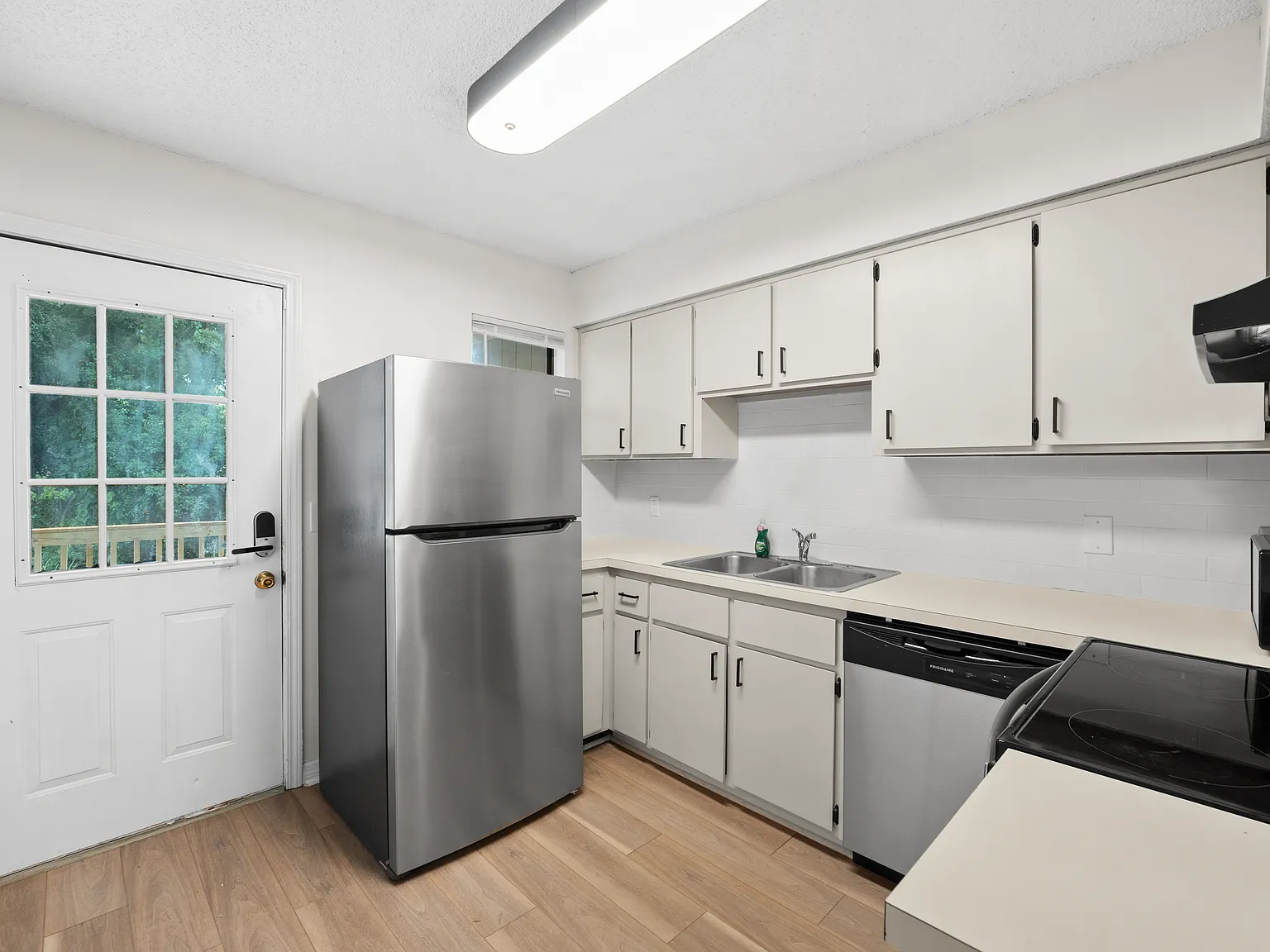 3 bed, 1050 sqft, $1,000 — Photo 4