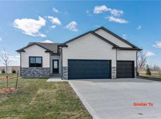 960 9th St, Waukee, IA 50263