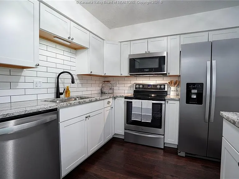 225 Walker Dr — Photo 5