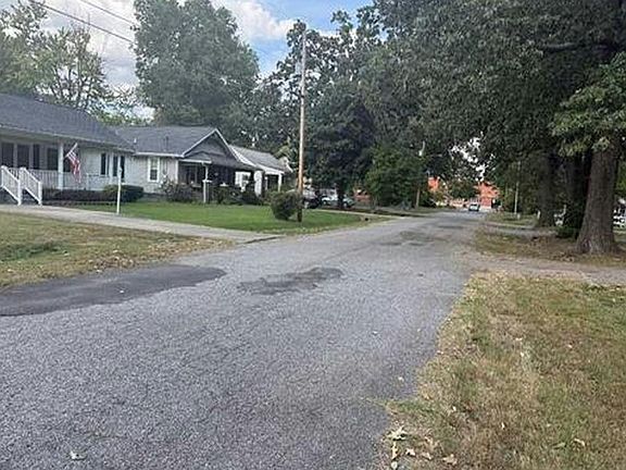 5th image of 2624 Clark St