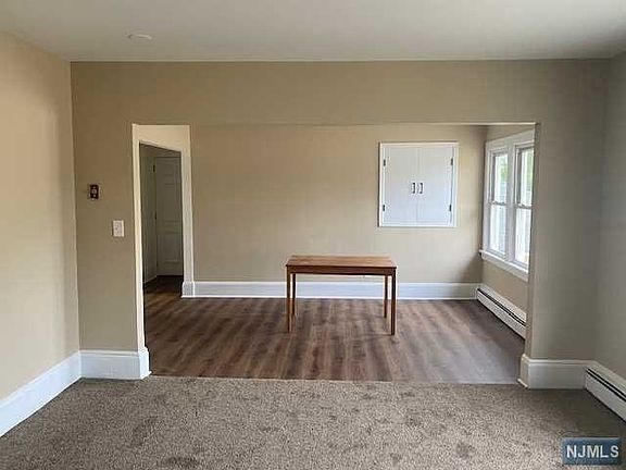 5th image of 393 Franklin Ave