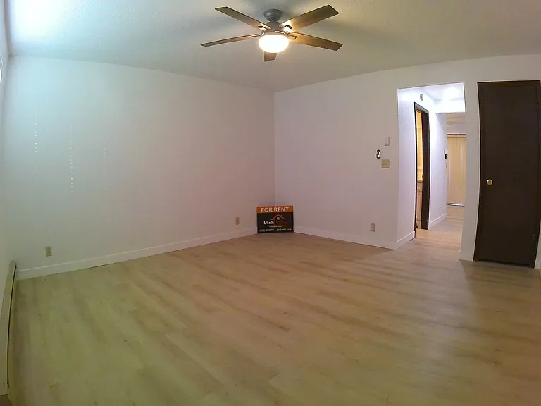 870 N Jackson Ave — Photo 6