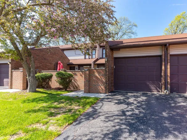 29186 Village Rd #11C, Southfield, MI 48034