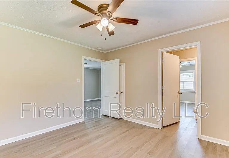 924 Royalette Ave — Photo 18