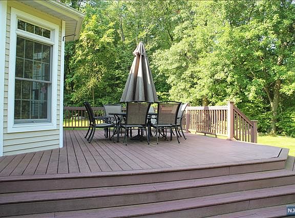 TIERED DECK IN PRIVATE YARD.