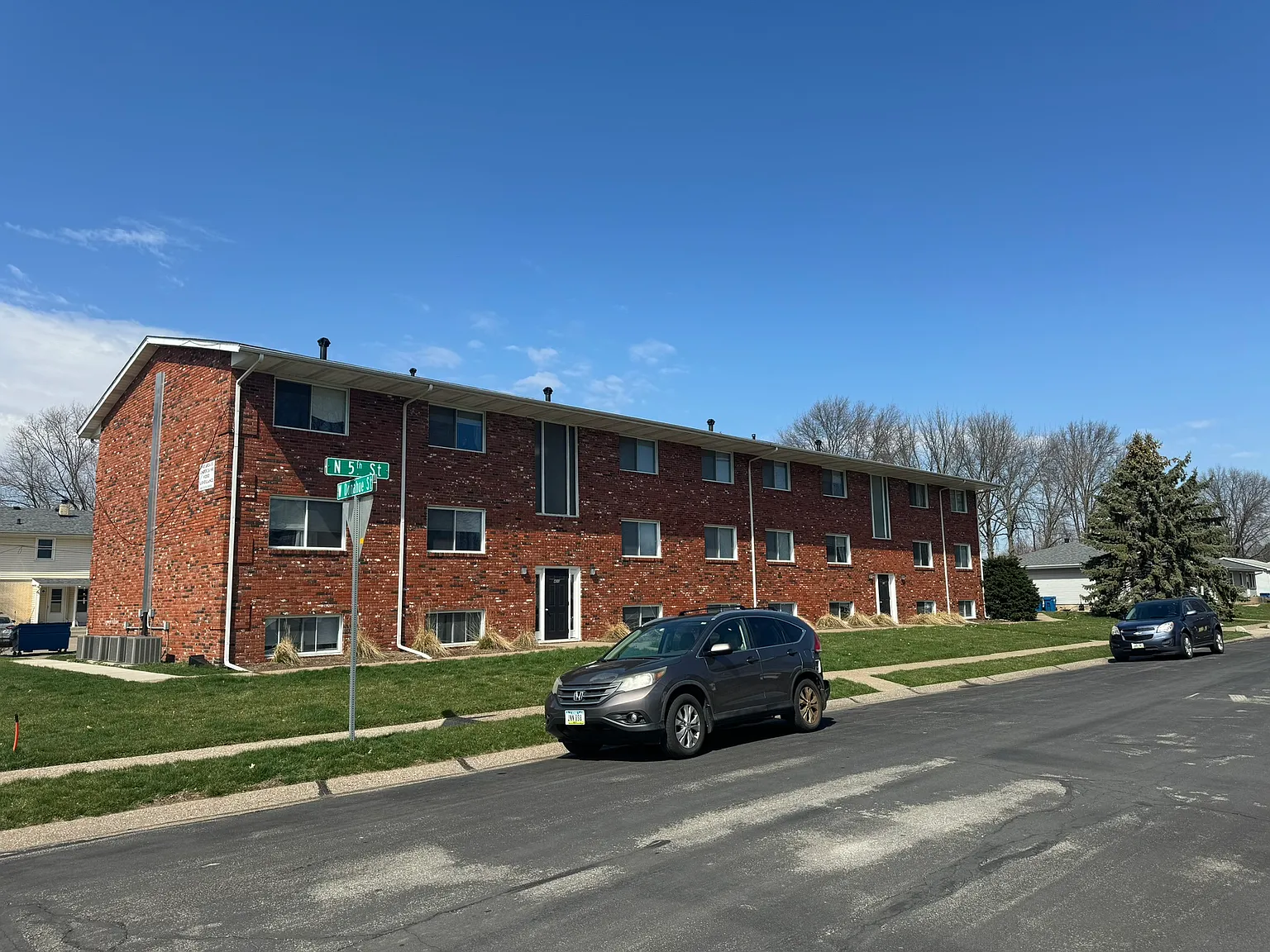 2 bed, 1.5 bath, 700 sqft, $750 — Photo 1