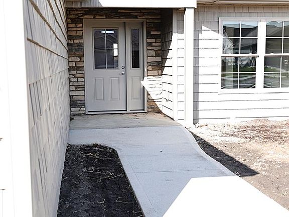 3rd image of 113 Kincora Dr