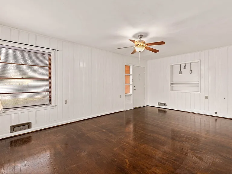206 George Bush Dr E — Photo 4