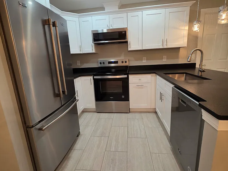 4836 Marine Dr — Photo 11