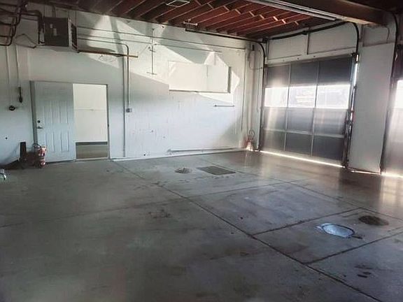 5th image of 2080 Delaware Ave