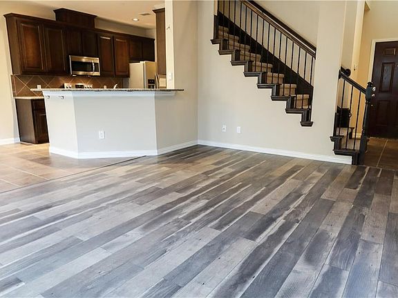 4th image of 261 Barrington Ln