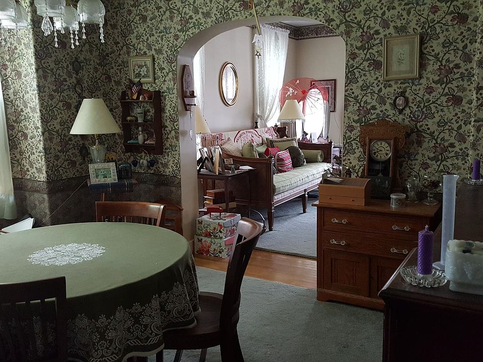 2nd image of 16 W Center St
