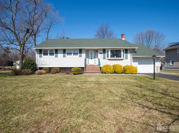 701 Sunbrite Ln, Piscataway, NJ 08854