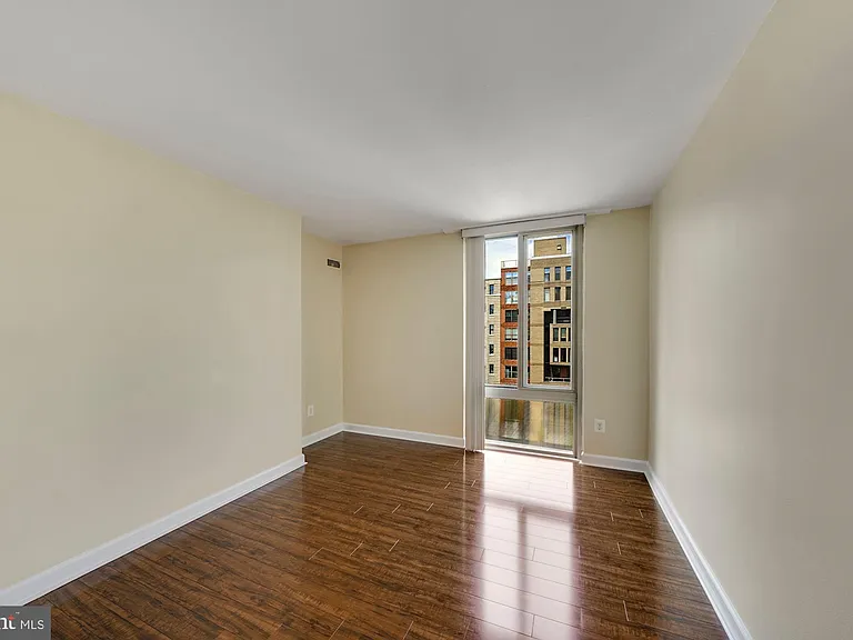 950 25th St NW #704 — Photo 11