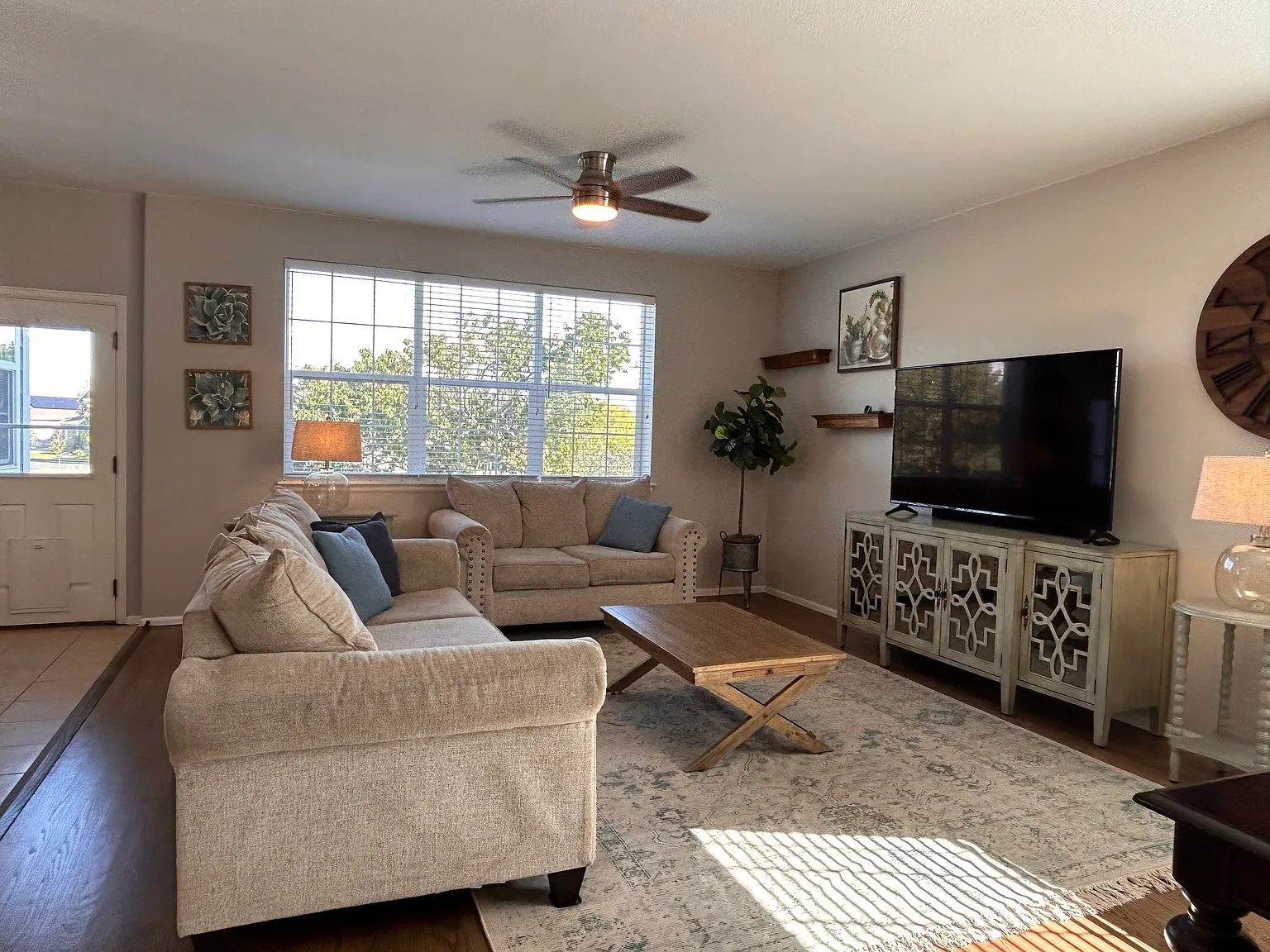 5 bed, 3.5 bath, 3072 sqft, $3,600 — Photo 4