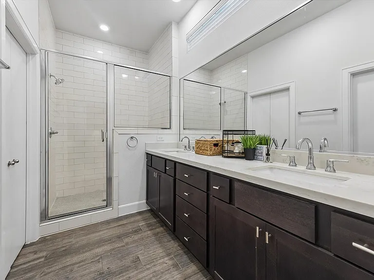 508 W Donovan St #A — Photo 8