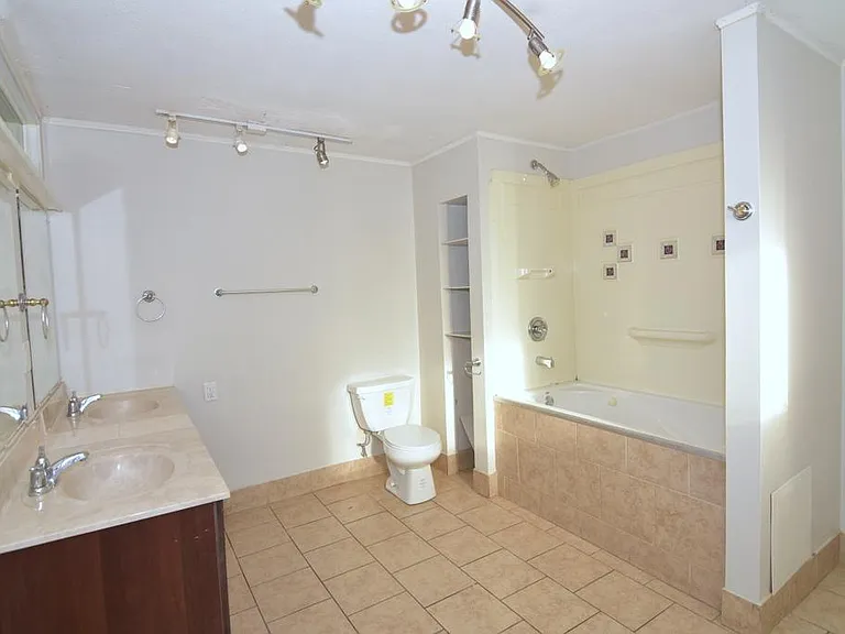 116 Center Rd — Photo 6
