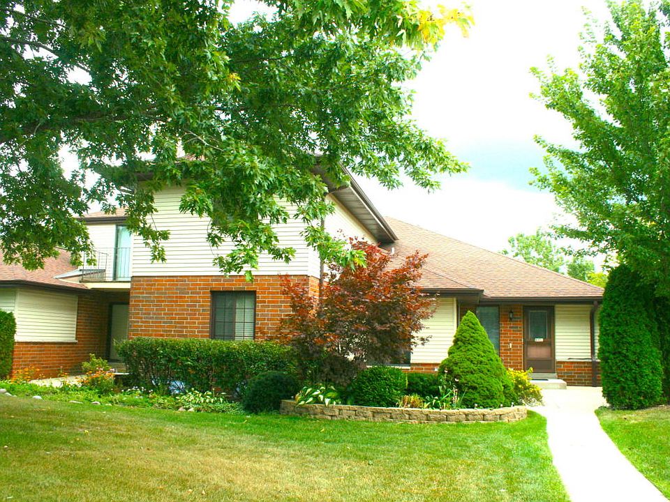 1st image of 8172 S Forest Hills Cir