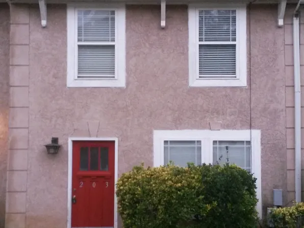 203 Debbie Ln, Jonesboro, GA 30238