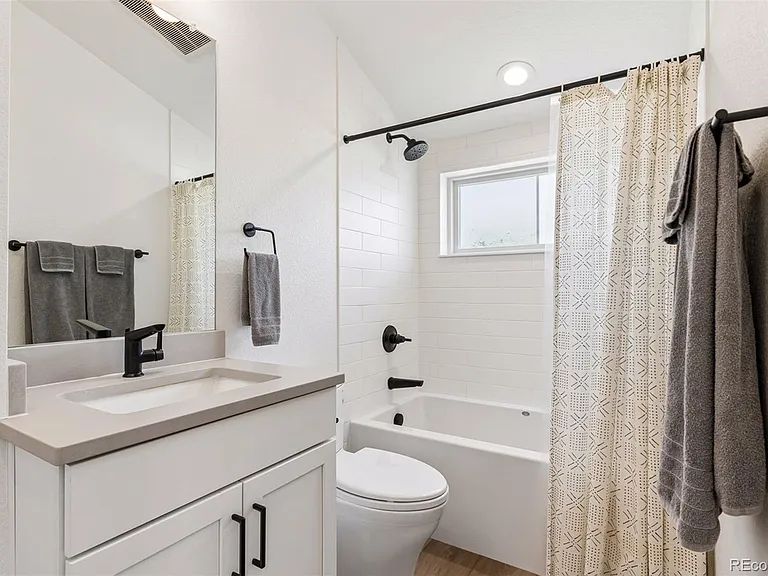402B E Geneseo St — Photo 5