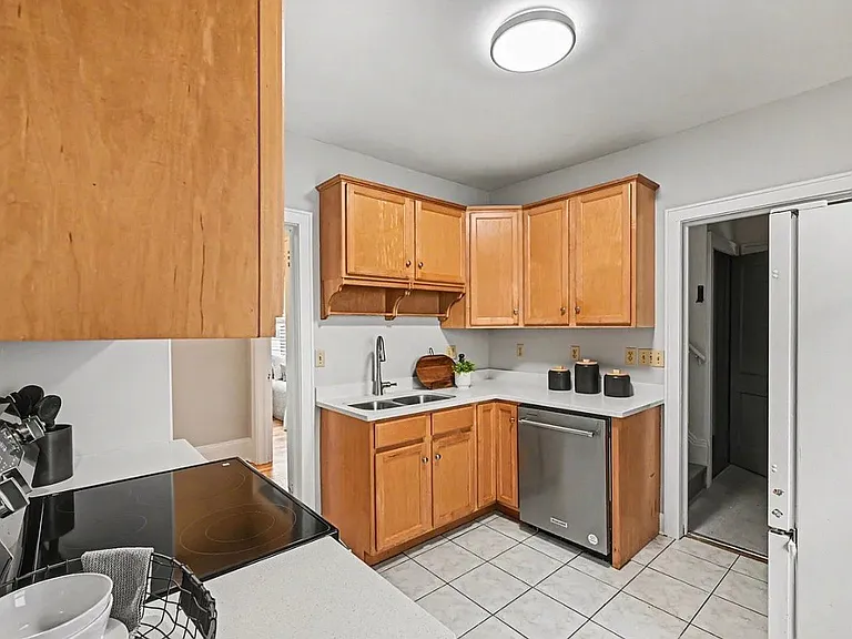 1550 Hague Ave #1 — Photo 7