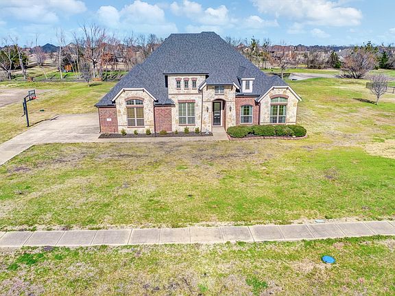 4th image of 8 Chapel Hill Ln