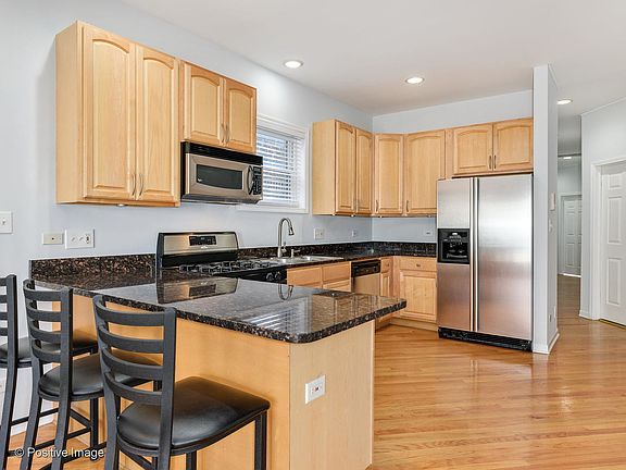 3rd image of 3041 N California Ave #2