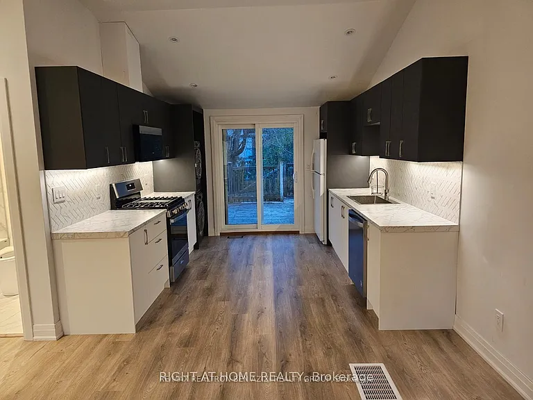 271 Parkwood Ave — Photo 6