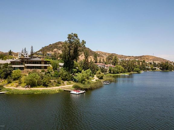 3rd image of 181 Lake Sherwood Dr