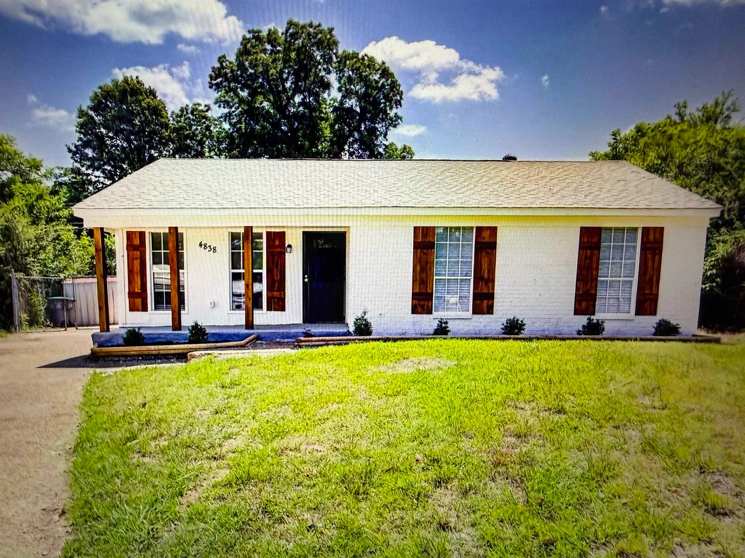 4 bed, 1.0 bath, 1102 sqft, $1,660 — Photo 1