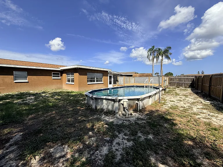 8437 Luray Dr — Photo 23