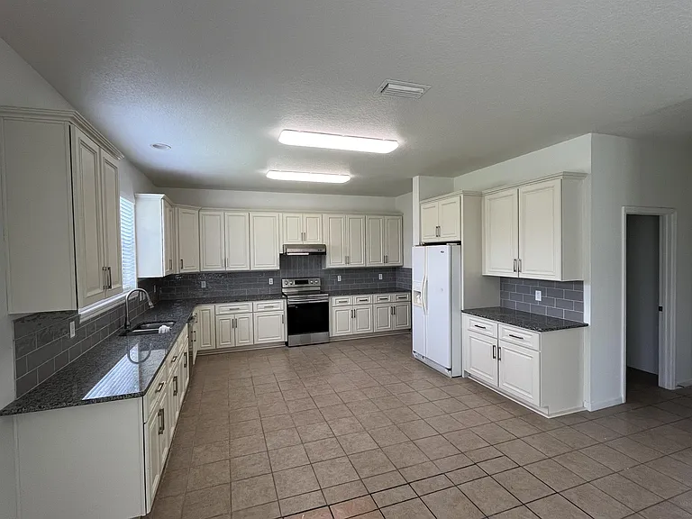 101 Hagge Dr — Photo 6