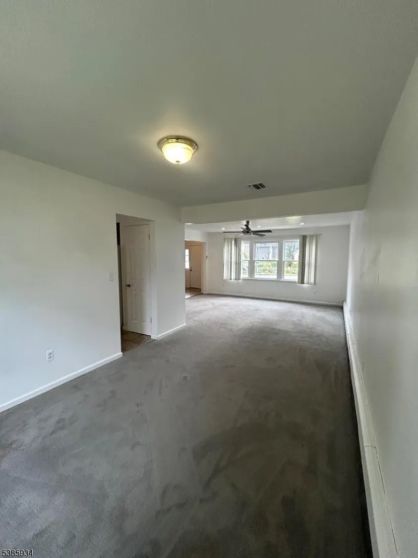 4 bed, 2.5 bath, 2000 sqft, $4,000 — Photo 3