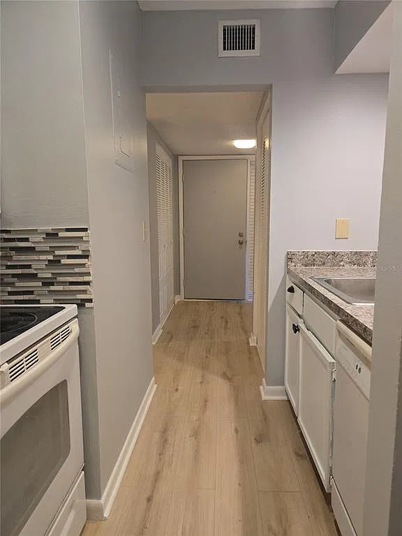 2 bed, 2.0 bath, 897 sqft, $1,450 — Photo 4