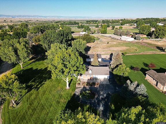 5th image of 460 Country Club Dr