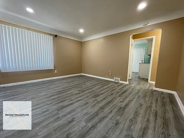 15663 Carlisle St — Photo 1